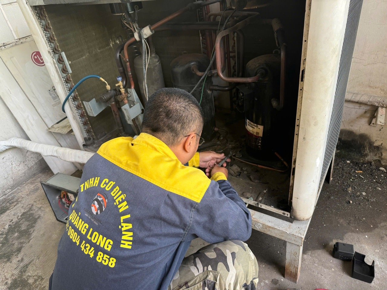Thợ sửa máy lạnh Thuận An thay máy nén chính hãng Kỹ thuật viên thay máy nén tại Thuận An